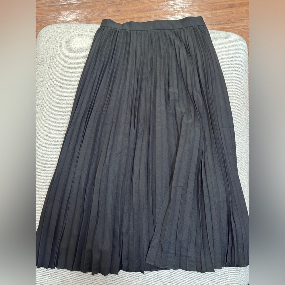 Love, Bonito pleated midi black skirt. Size Medium.